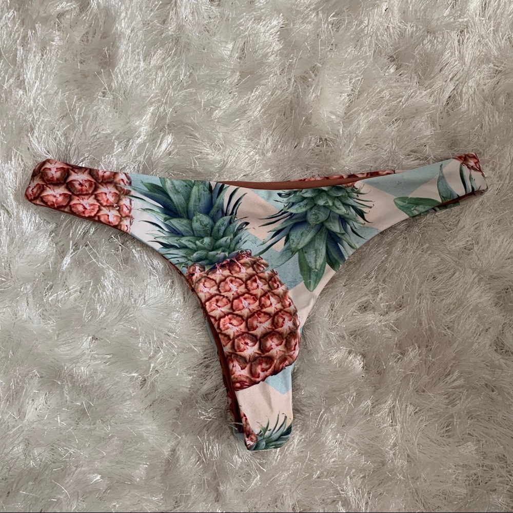 Cheeky Swim Bottoms🍍☀️